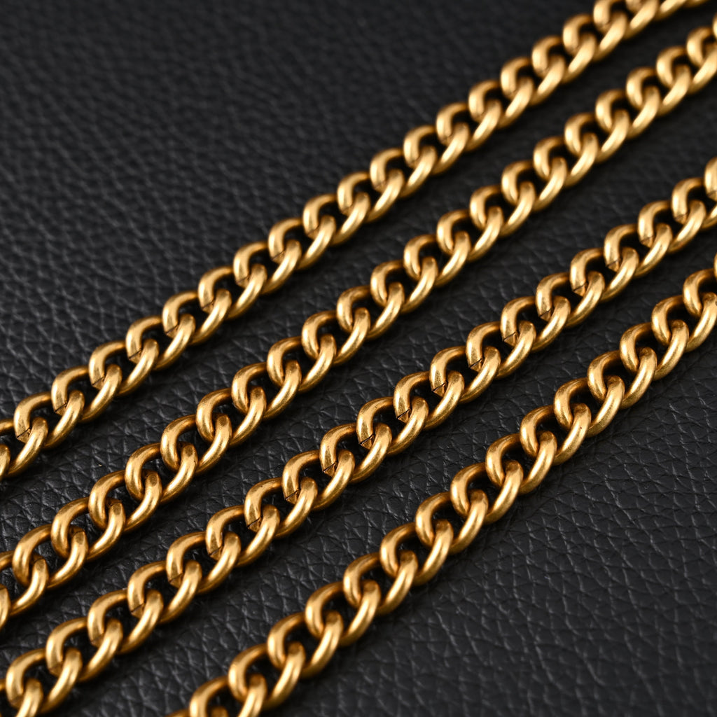 Gucci GG Marmont Matelassé Mini Shoulder Bag – Black Leather with Gold Chain product image 6, provided for visual reference