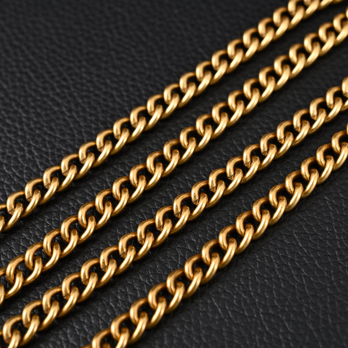 Gucci GG Marmont Matelassé Mini Shoulder Bag – Black Leather with Gold Chain product image 6, provided for visual reference