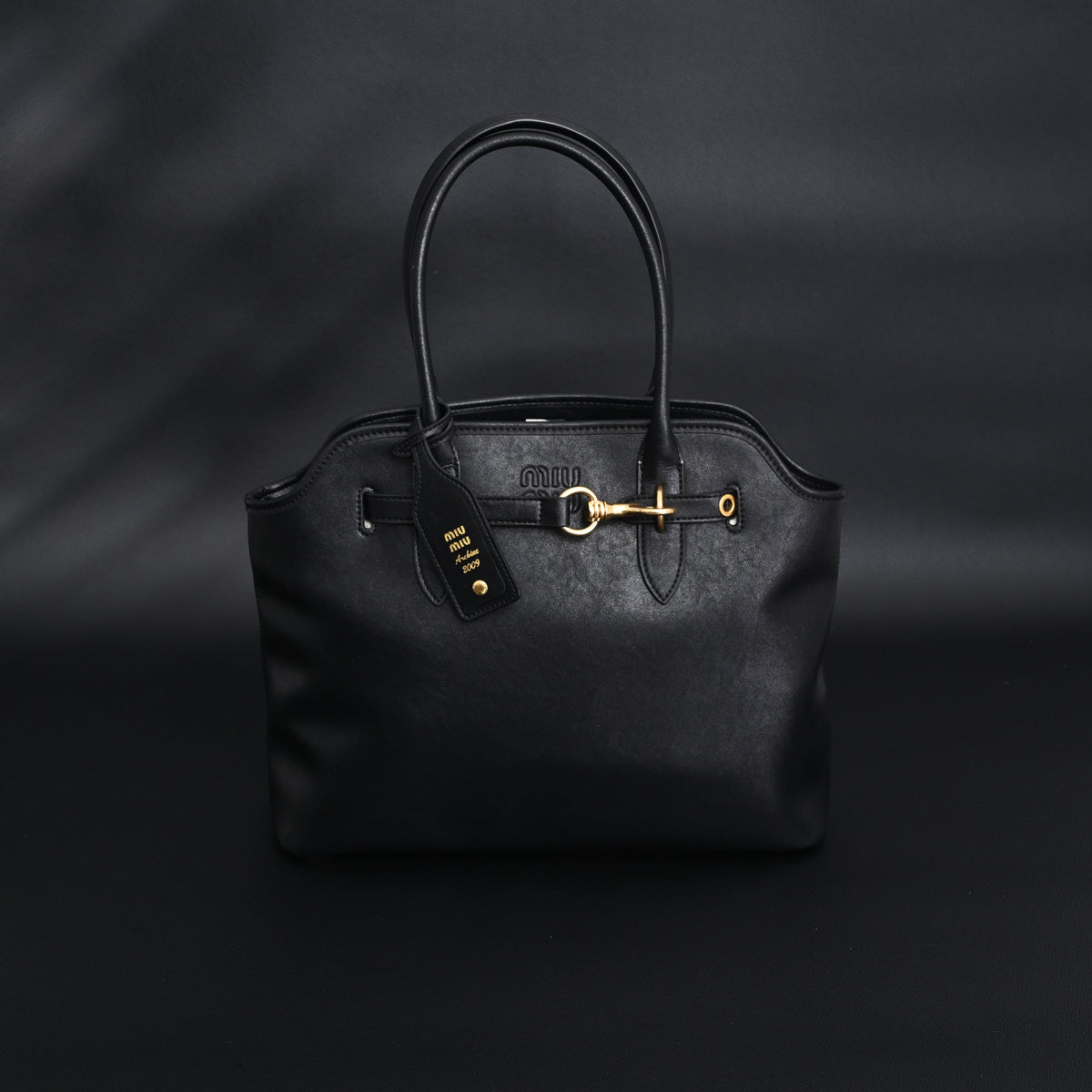 Miu Miu Leather Tote Bag – Classic Black product image 1, provided for visual reference and product detail review