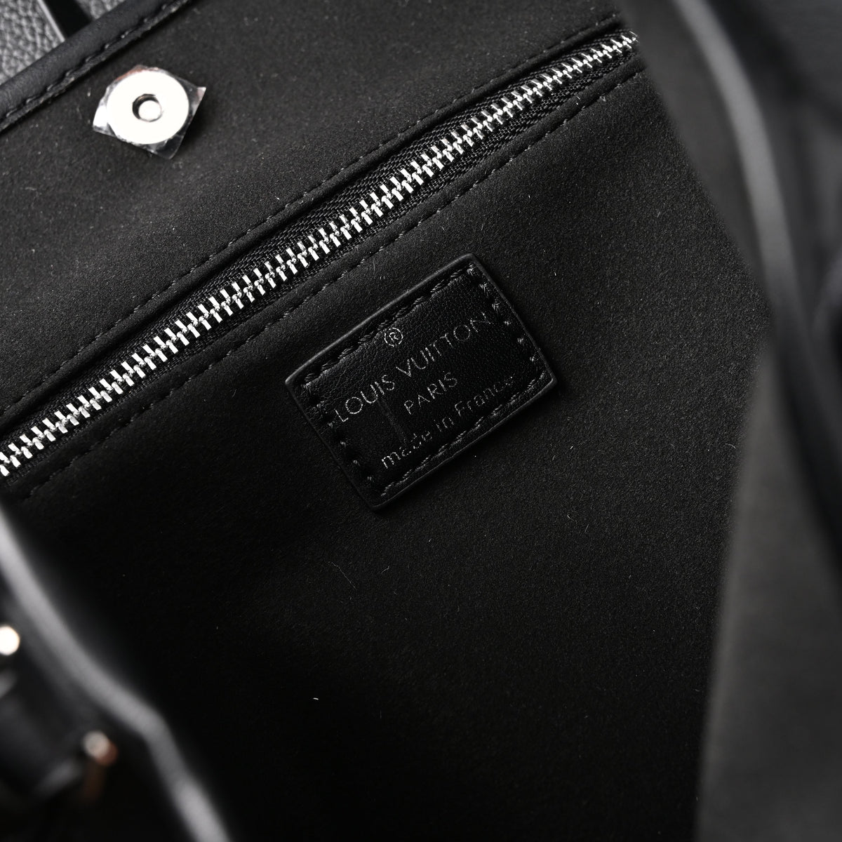 Louis Vuitton Black Mahina Leather Hobo Shoulder Bag product image 20, provided for visual reference and product detail