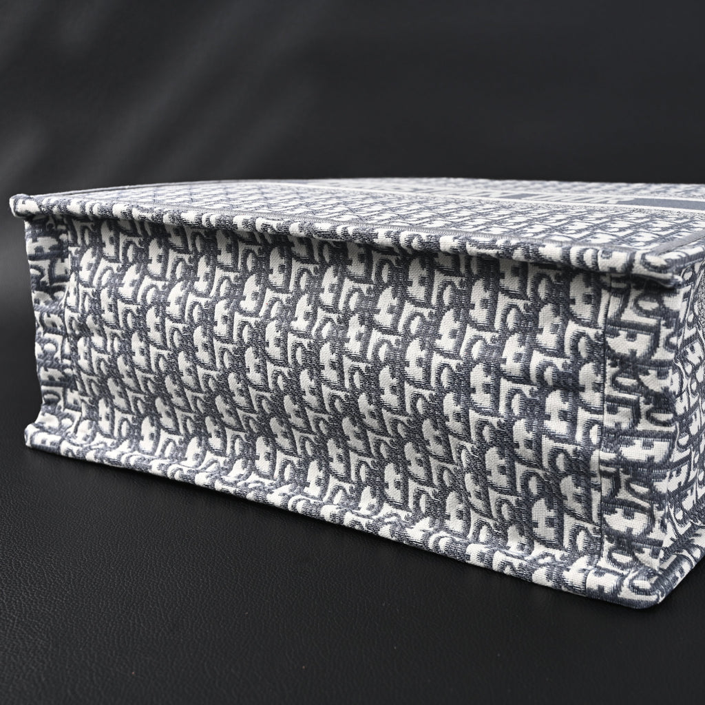 Christian Dior Large Book Tote – Grey Oblique Embroidery product image 5, provided for visual reference and product detail