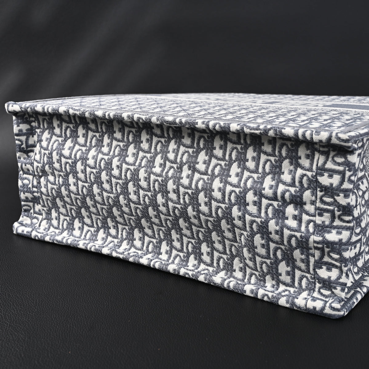 Christian Dior Large Book Tote – Grey Oblique Embroidery product image 5, provided for visual reference and product detail