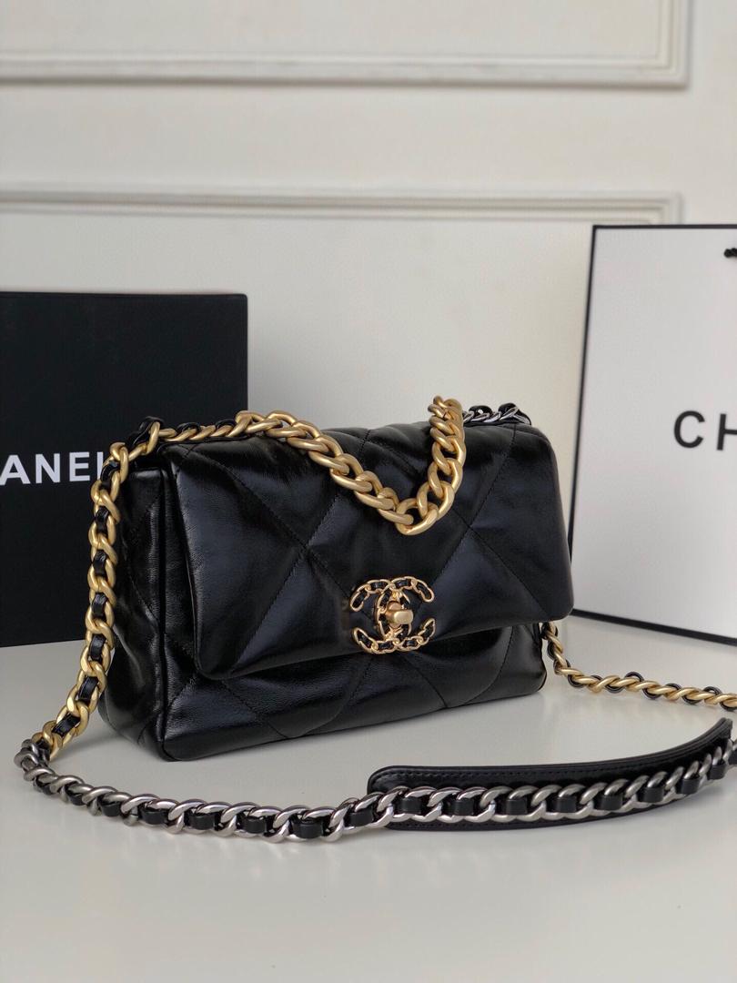 Chanel 19 Large Flap Bag Black product image 2, provided for visual reference and product detail review