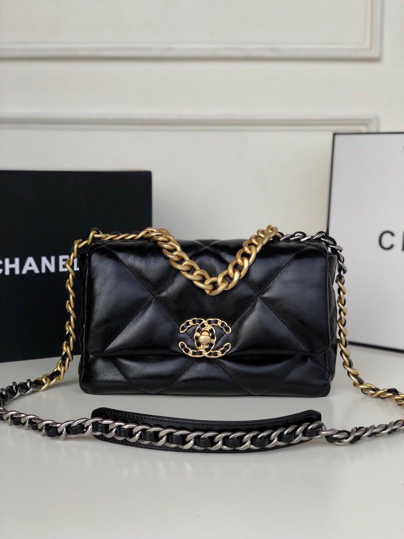 Chanel 19 Large Flap Bag Black product image 1, provided for visual reference and product detail review