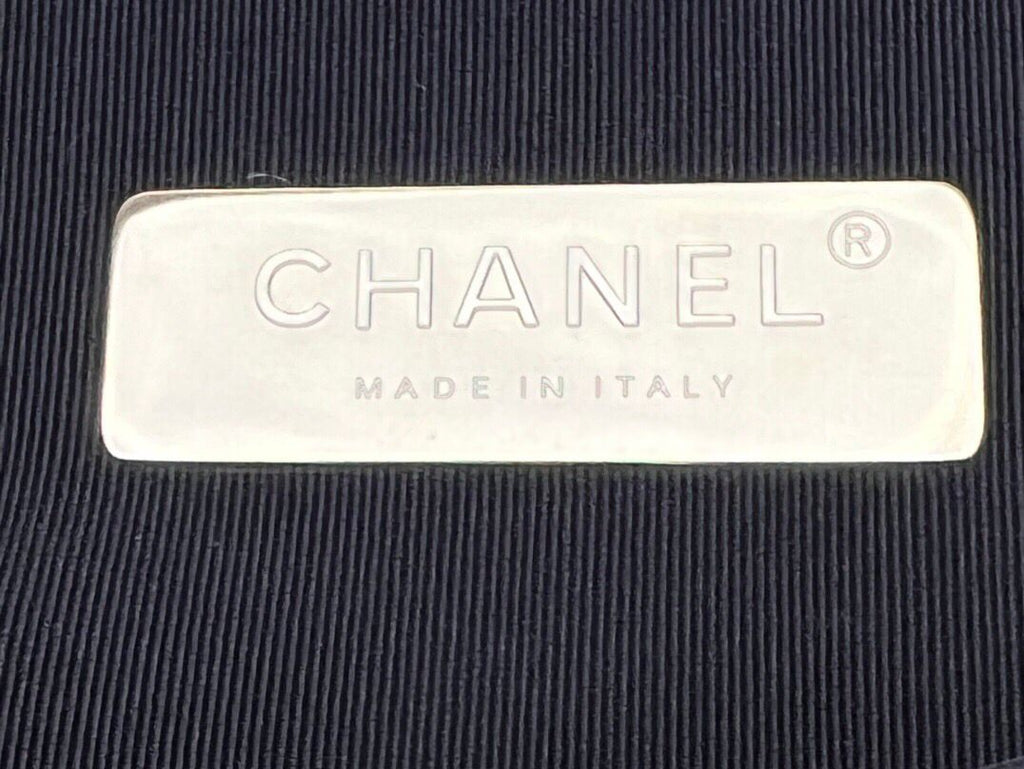 Chanel 19 Small Black and White Orea Tweed Handbag product image 9, provided for visual reference and product detail review