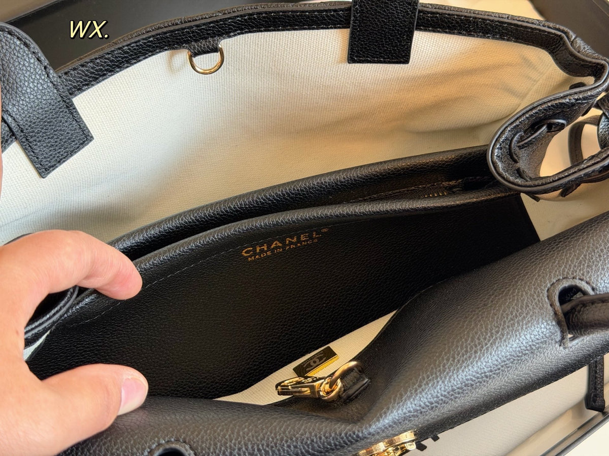 Serenityll 200106 Chanel Bag 31cm*15cm product image 8, provided for visual reference and product detail review