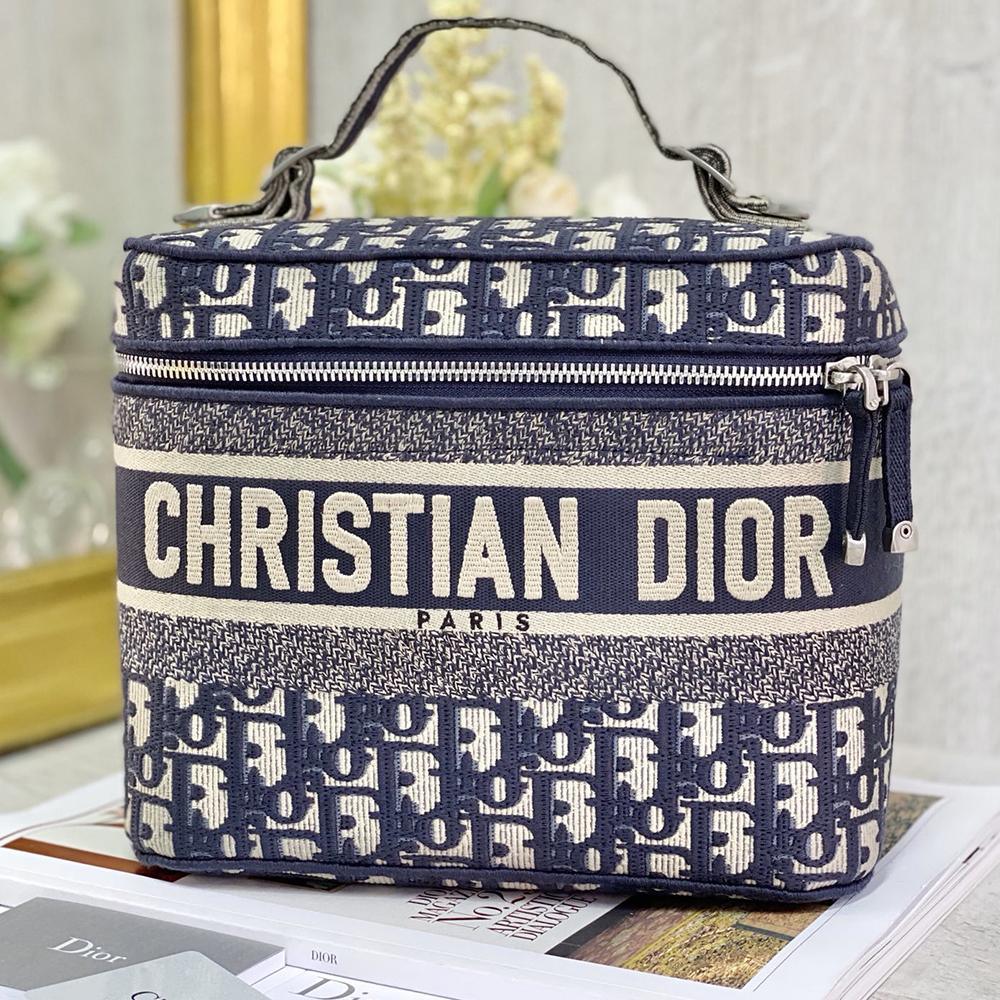 DiorTravel Vanity Case product image 1, provided for visual reference and product detail review
