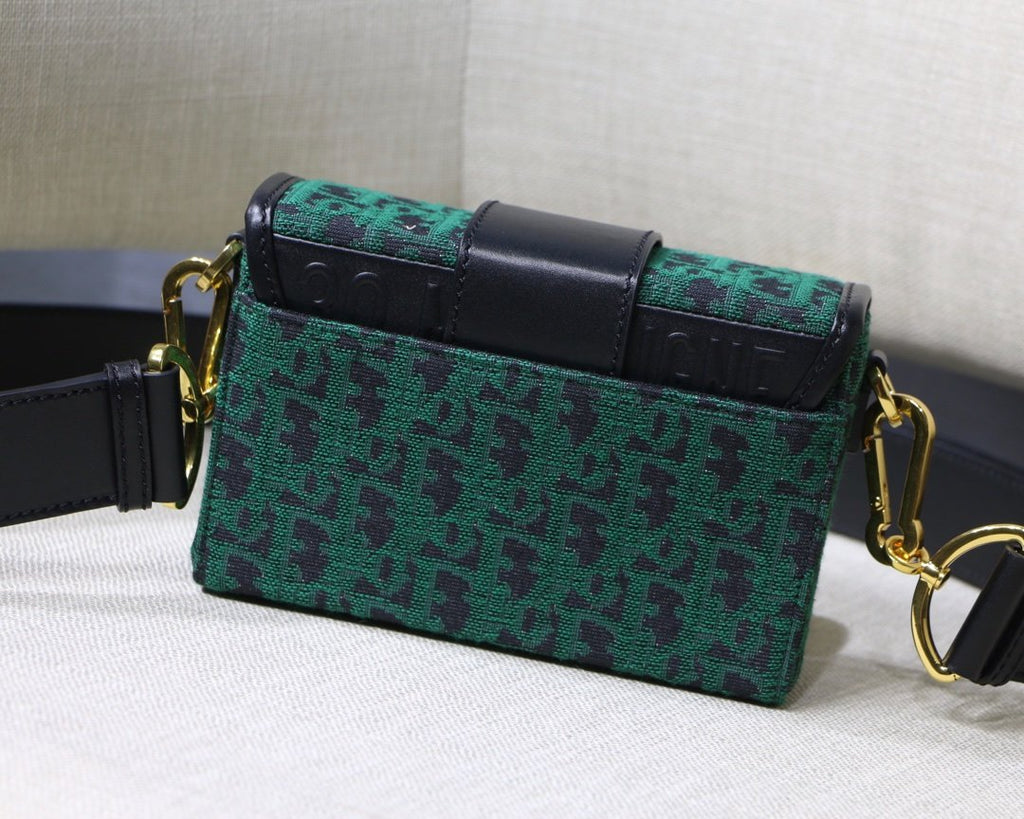 Dior 30 Montaigne Mini Box 17.5cm 002 product image 4, provided for visual reference and product detail review
