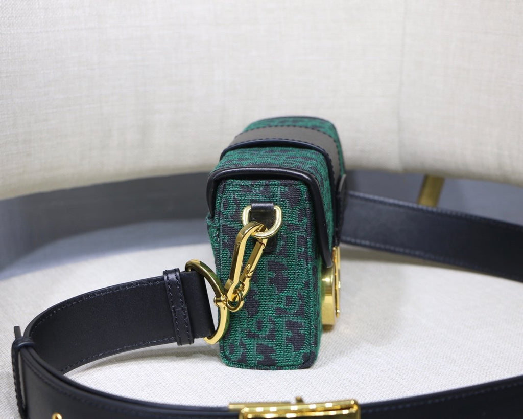 Dior 30 Montaigne Mini Box 17.5cm 002 product image 2, provided for visual reference and product detail review
