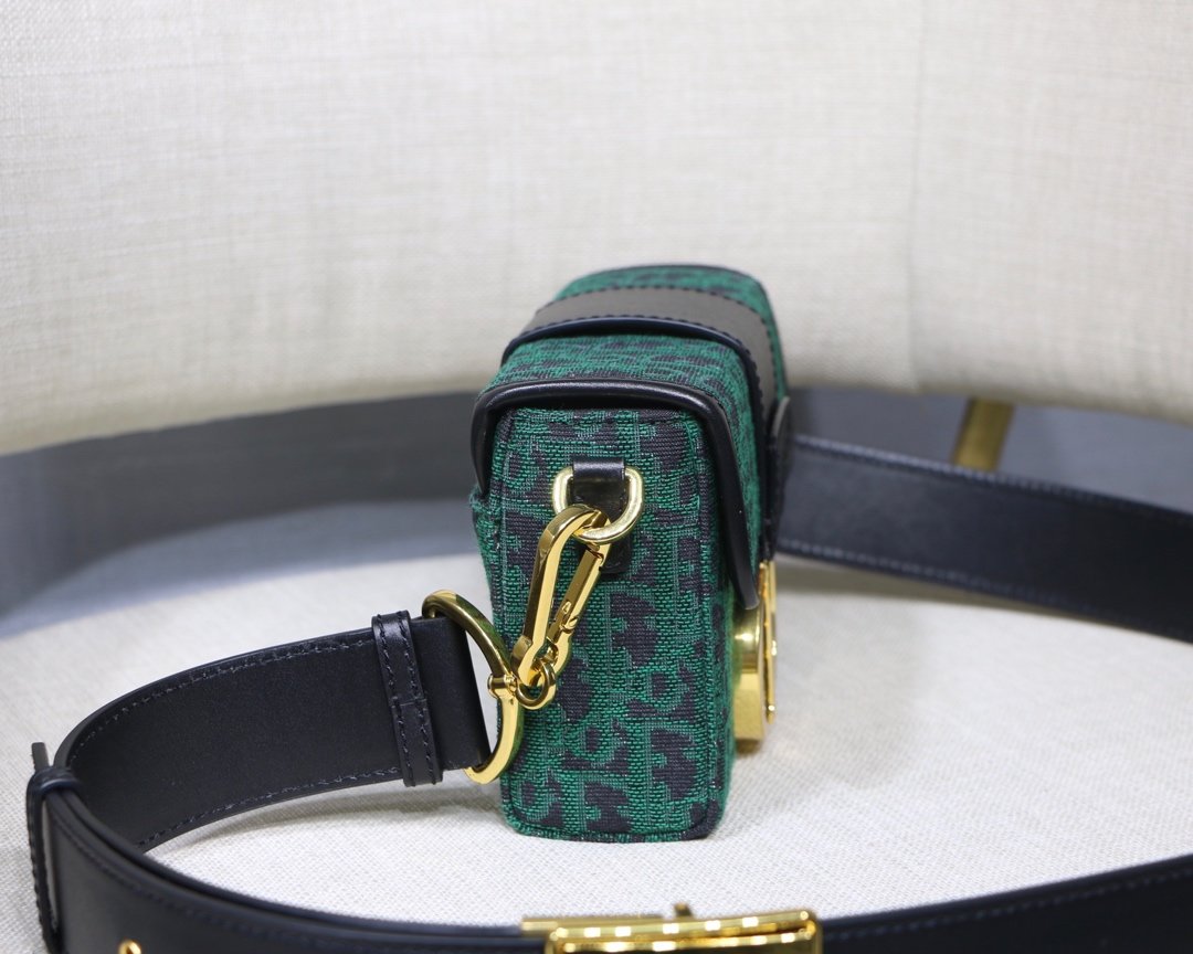 Dior 30 Montaigne Mini Box 17.5cm 002 product image 2, provided for visual reference and product detail review