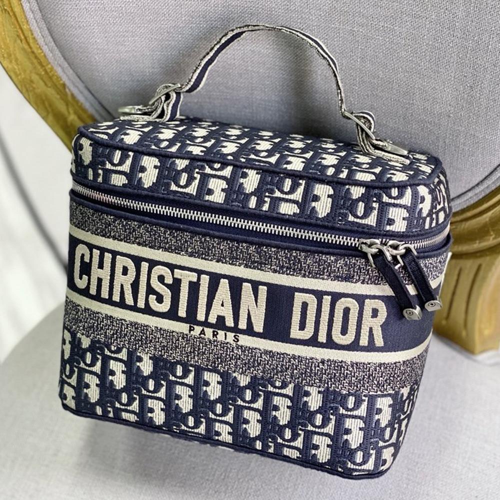 DiorTravel Vanity Case product image 2, provided for visual reference and product detail review