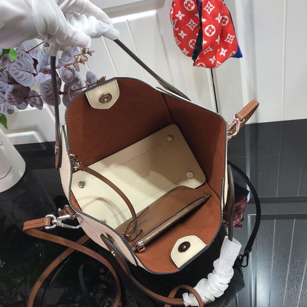 LV Hina PM Tote Bag product image 5, provided for visual reference and product detail review