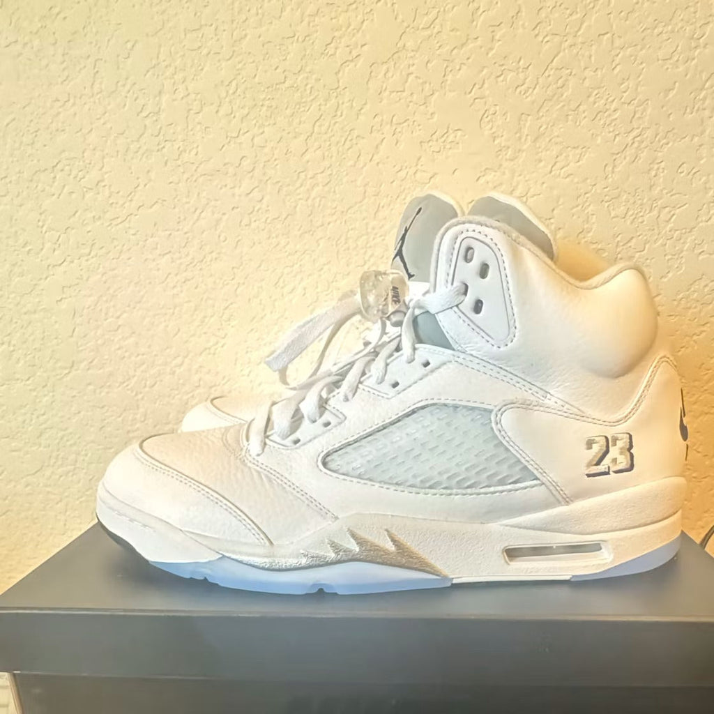 Air Jordan 5 Retro White Metallic (2026) product image 2, provided for visual reference and product detail review