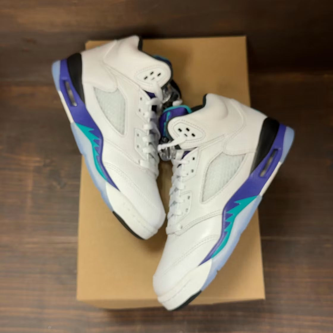 Air Jordan 5 Retro Grape (2025) (GS) product image 2, provided for visual reference and product detail review