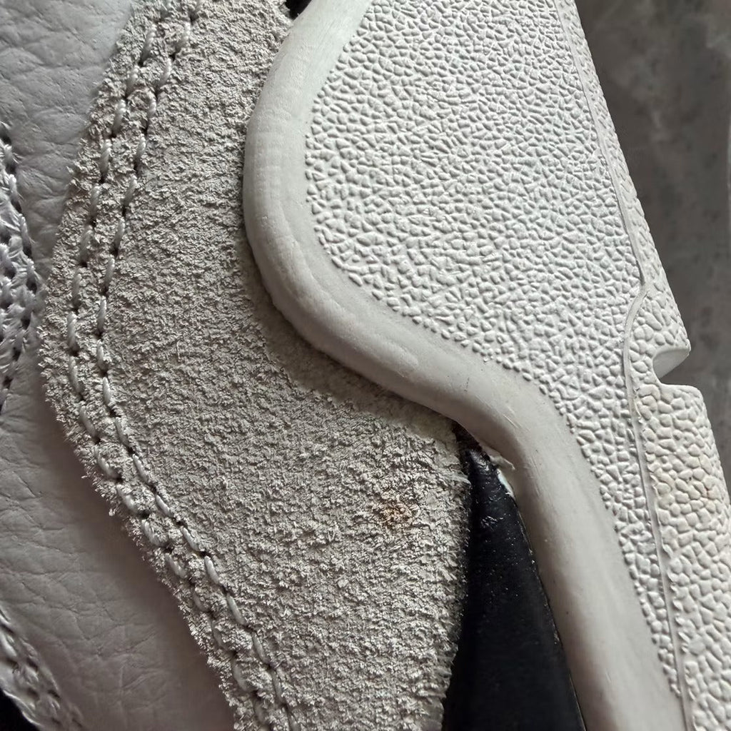 Air Jordan 4 Retro Military Black (GS) product image 3, provided for visual reference and product detail review