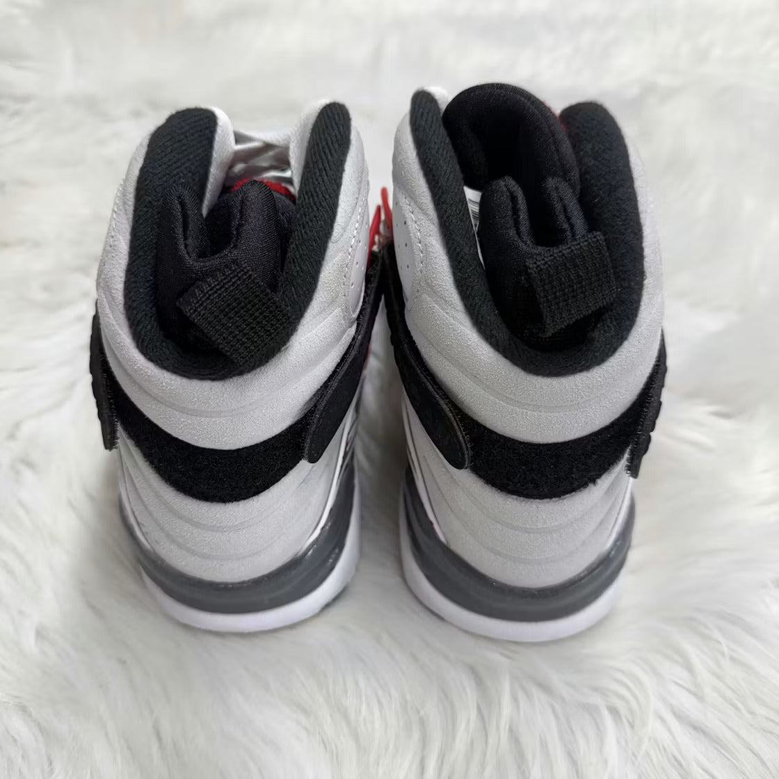 Air Jordan 8 Retro White True Red (2025) (GS) product image 3, provided for visual reference and product detail review