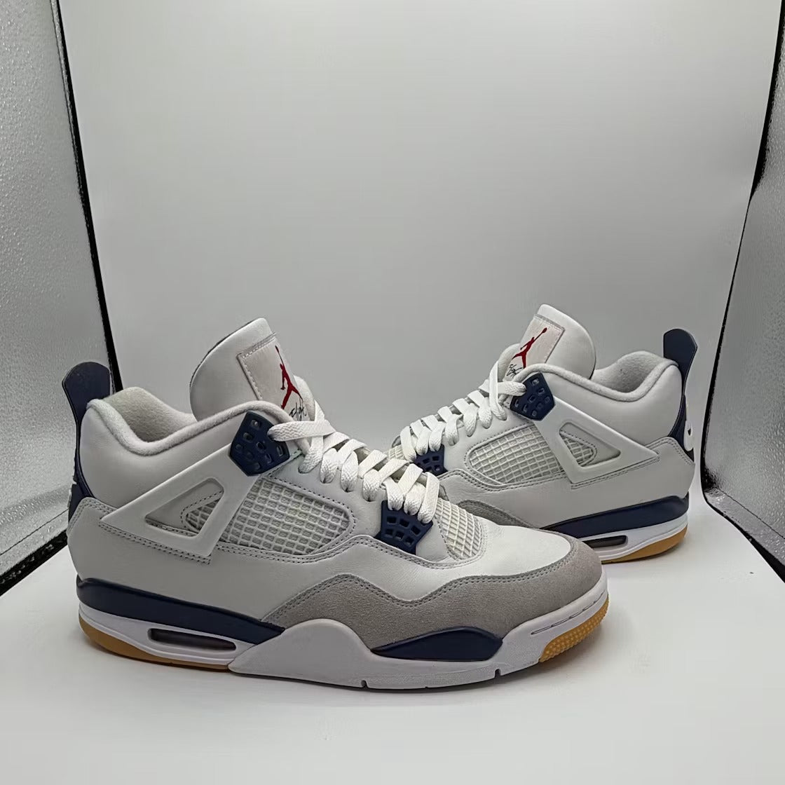 Air Jordan 4 Retro SB Navy product image 2, provided for visual reference and product detail review