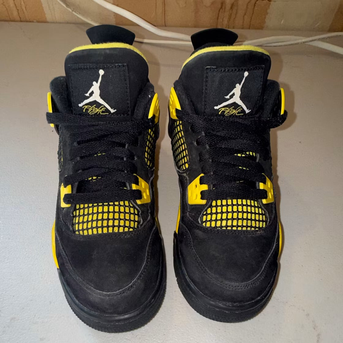 Air Jordan 4 Retro Thunder (2023) (GS) product image 3, provided for visual reference and product detail review