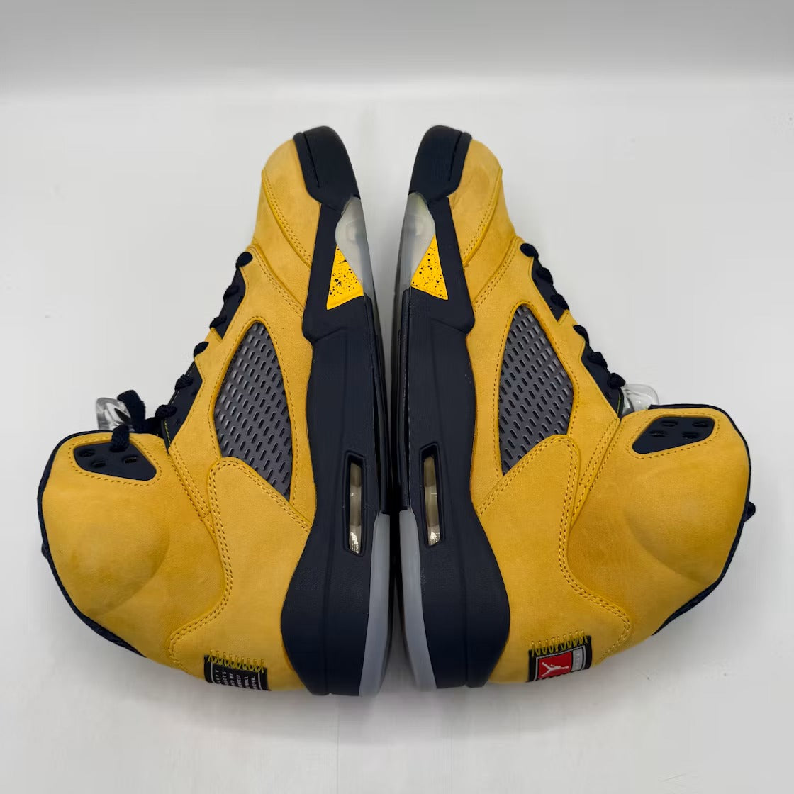 Air Jordan 5 Retro Michigan (2019) product image 2, provided for visual reference and product detail review