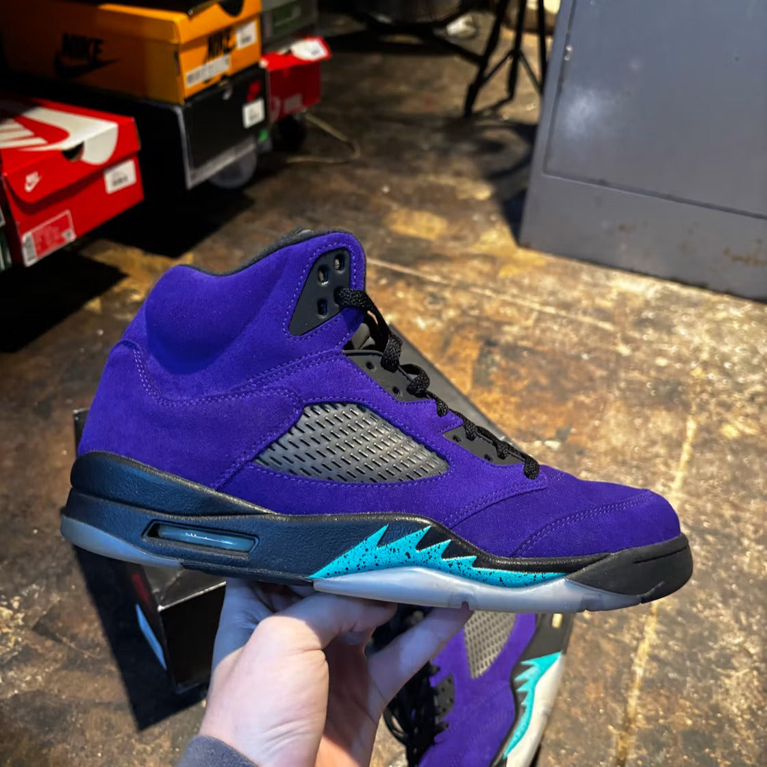 Air Jordan 5 Retro Alternate Grape product image 3, provided for visual reference and product detail review