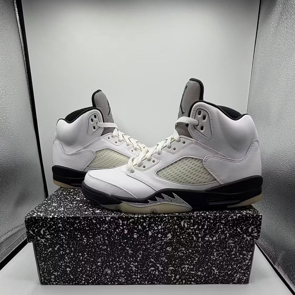 Air Jordan 5 Retro Reverse Metallic product image 2, provided for visual reference and product detail review