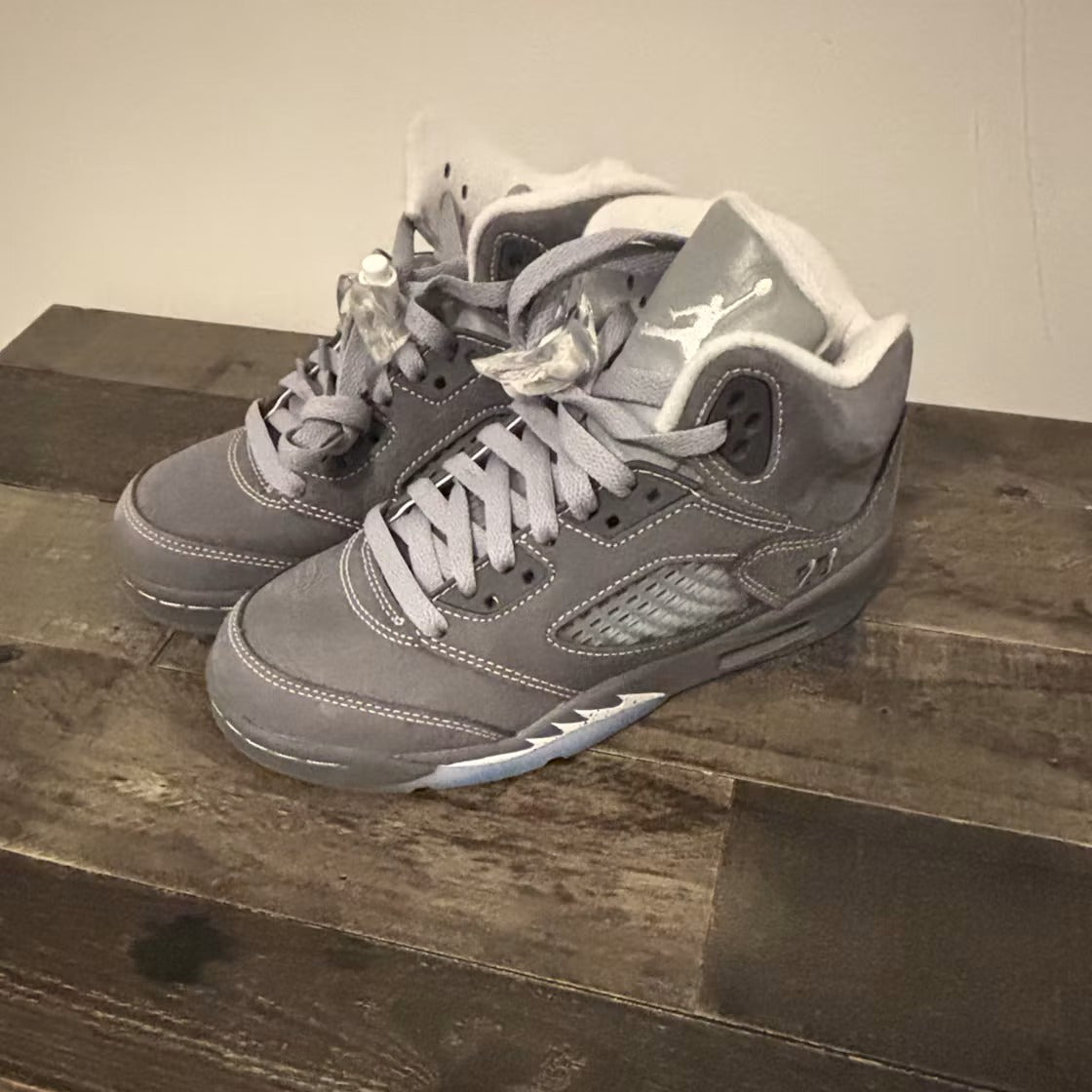 Air Jordan 5 Retro Wolf Grey (2026) (GS) product image 2, provided for visual reference and product detail review