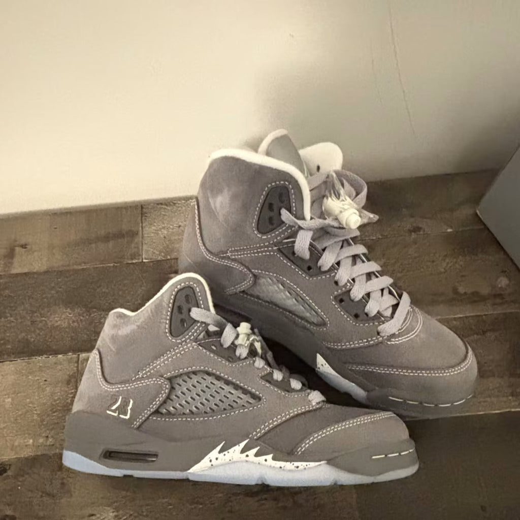 Air Jordan 5 Retro Wolf Grey (2026) (GS) product image 3, provided for visual reference and product detail review