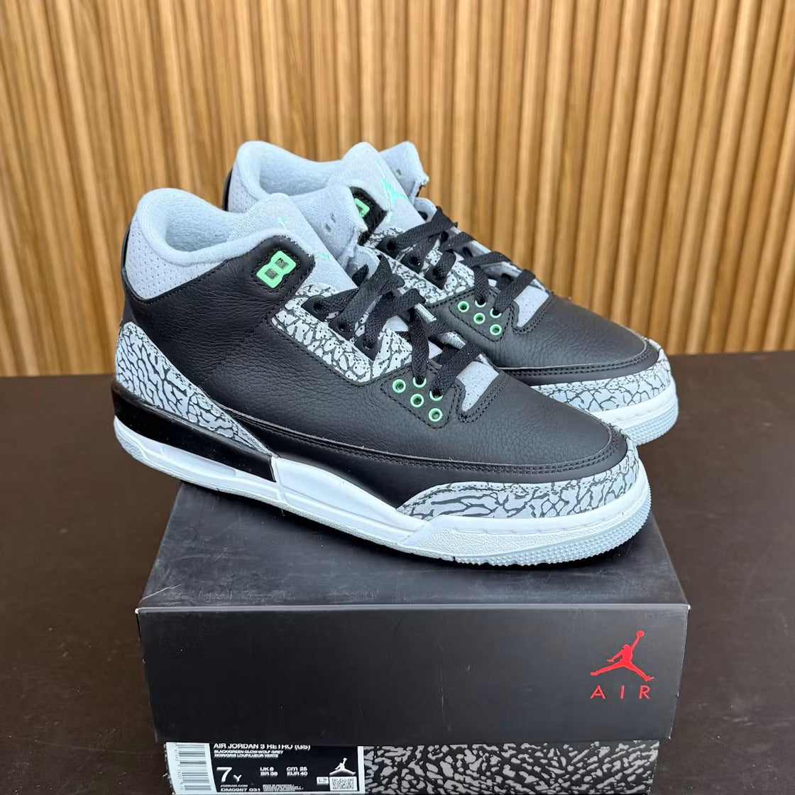 Air Jordan 3 Retro Green Glow (GS) product image 2, provided for visual reference and product detail review