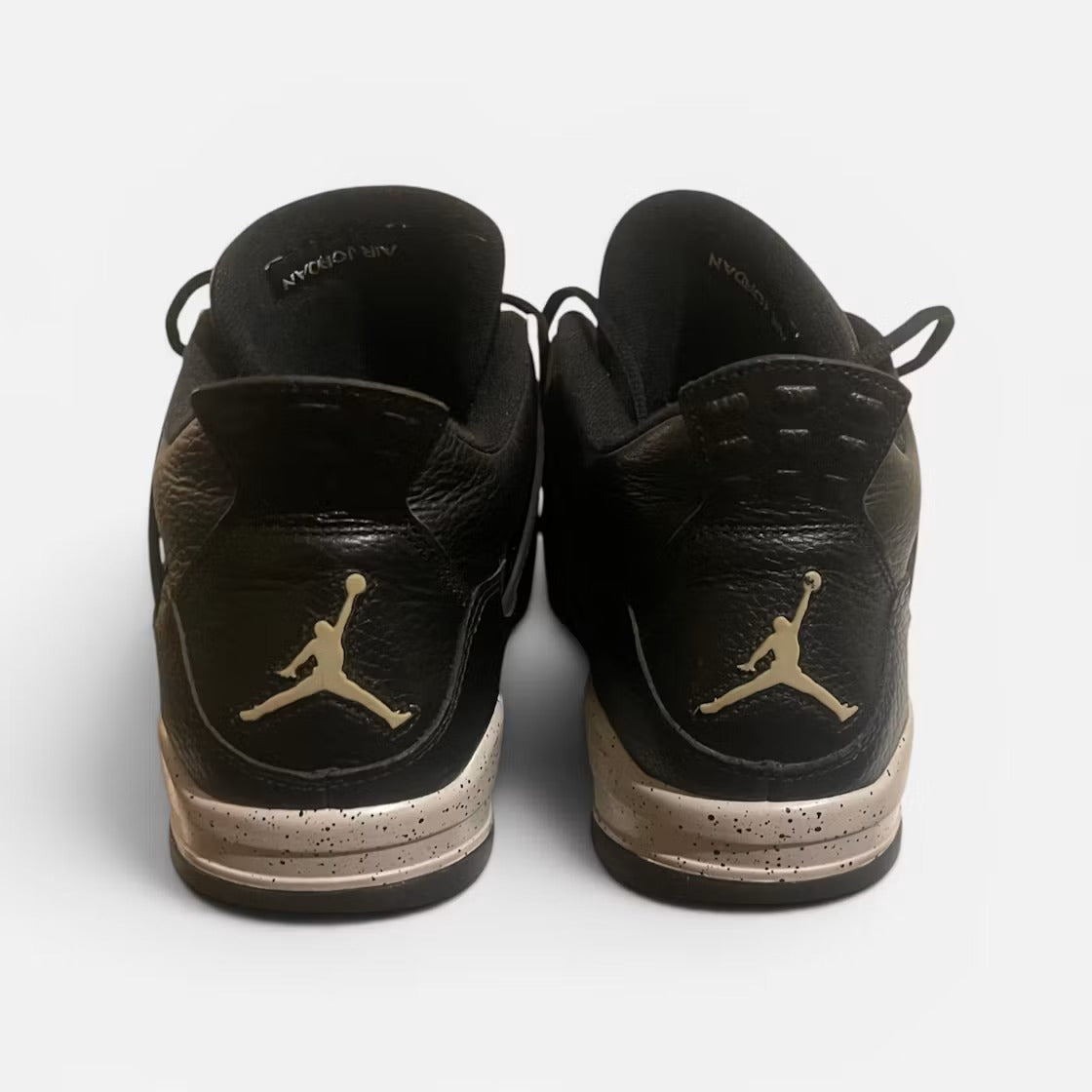 Air Jordan 4 Retro Oreo (2015) product image 3, provided for visual reference and product detail review