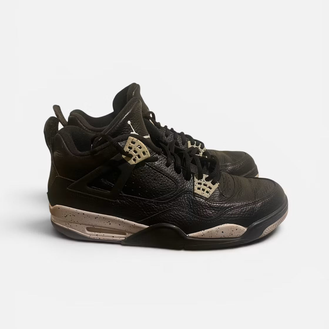 Air Jordan 4 Retro Oreo (2015) product image 4, provided for visual reference and product detail review