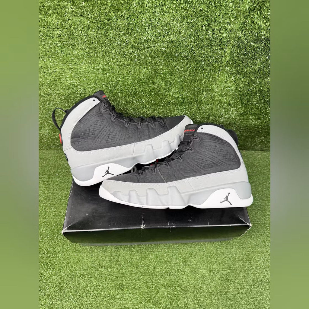 Air Jordan 9 Retro Particle Grey product image 2, provided for visual reference and product detail review