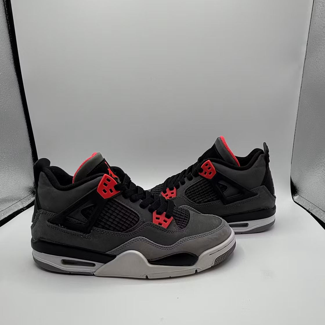 Air Jordan 4 Retro Infrared (GS) product image 2, provided for visual reference and product detail review