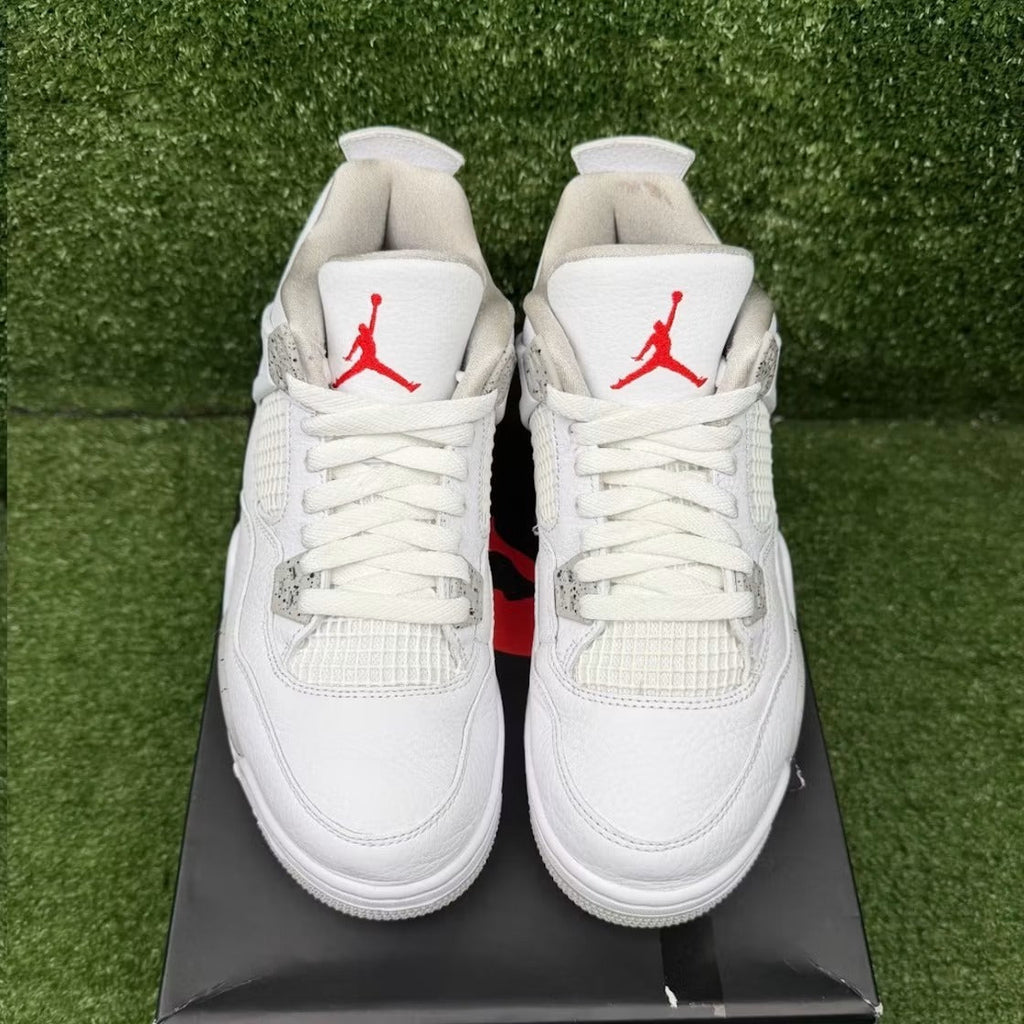 Air Jordan 4 Retro White Oreo (2021) (GS) product image 3, provided for visual reference and product detail review