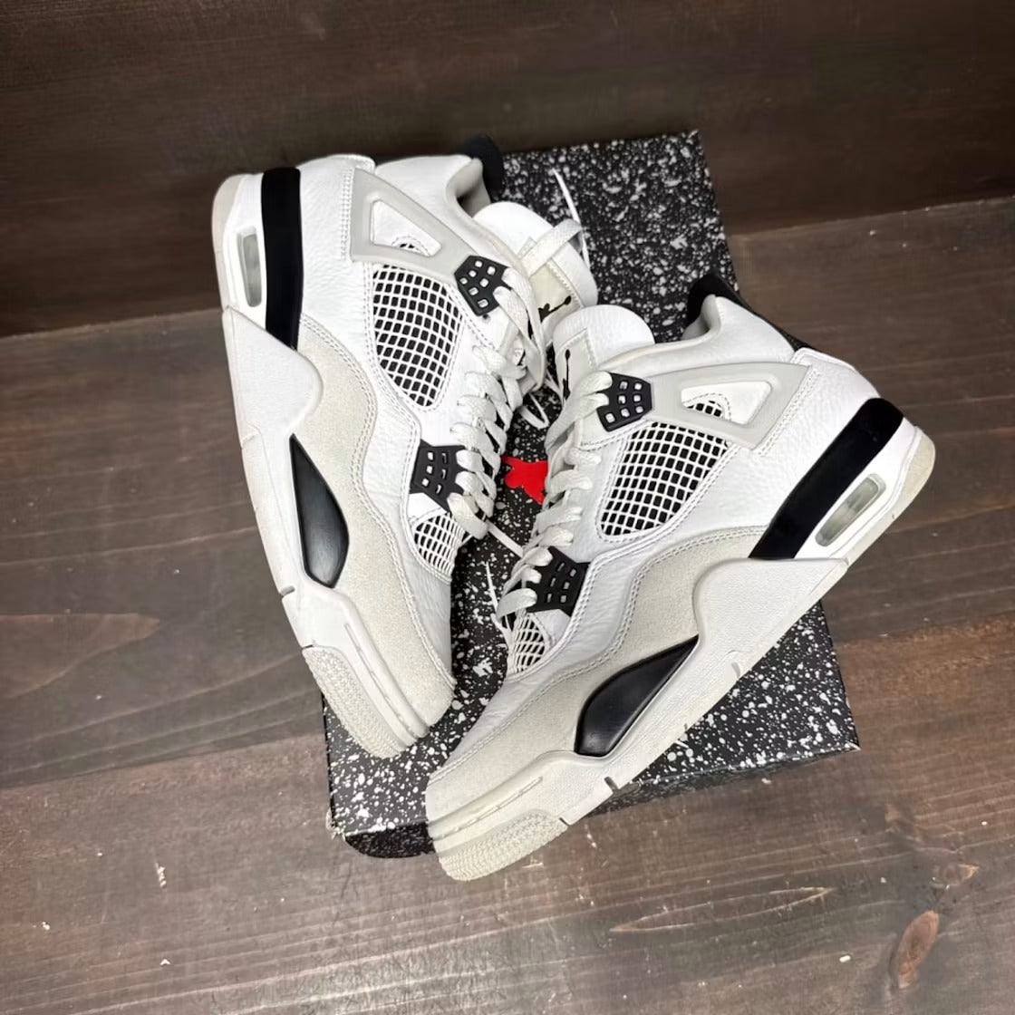 Air Jordan 4 Retro Military Black product image 4, provided for visual reference and product detail review