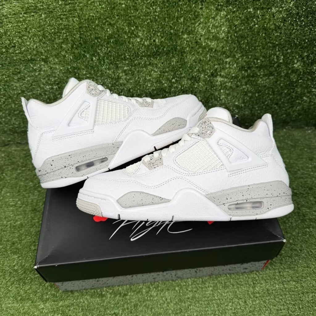 Air Jordan 4 Retro White Oreo (2021) (GS) product image 2, provided for visual reference and product detail review