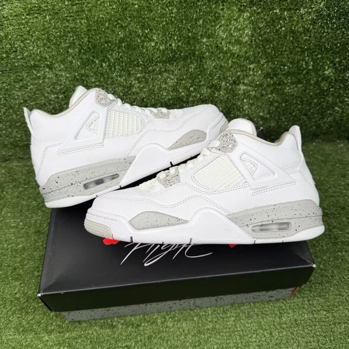 Air Jordan 4 Retro White Oreo (2021) (GS) product image 2, provided for visual reference and product detail review