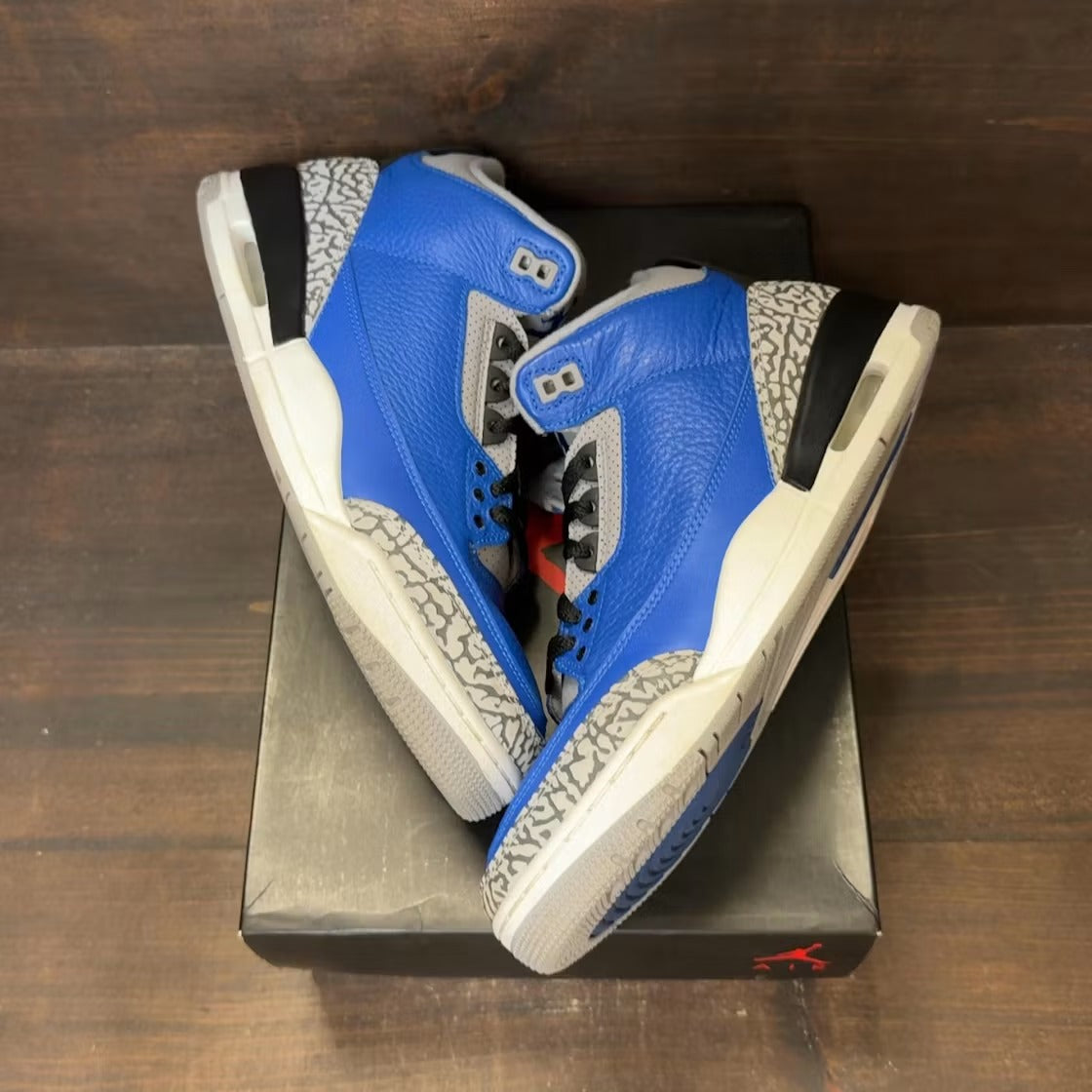 Air Jordan 3 Retro Varsity Royal Cement product image 2, provided for visual reference and product detail review
