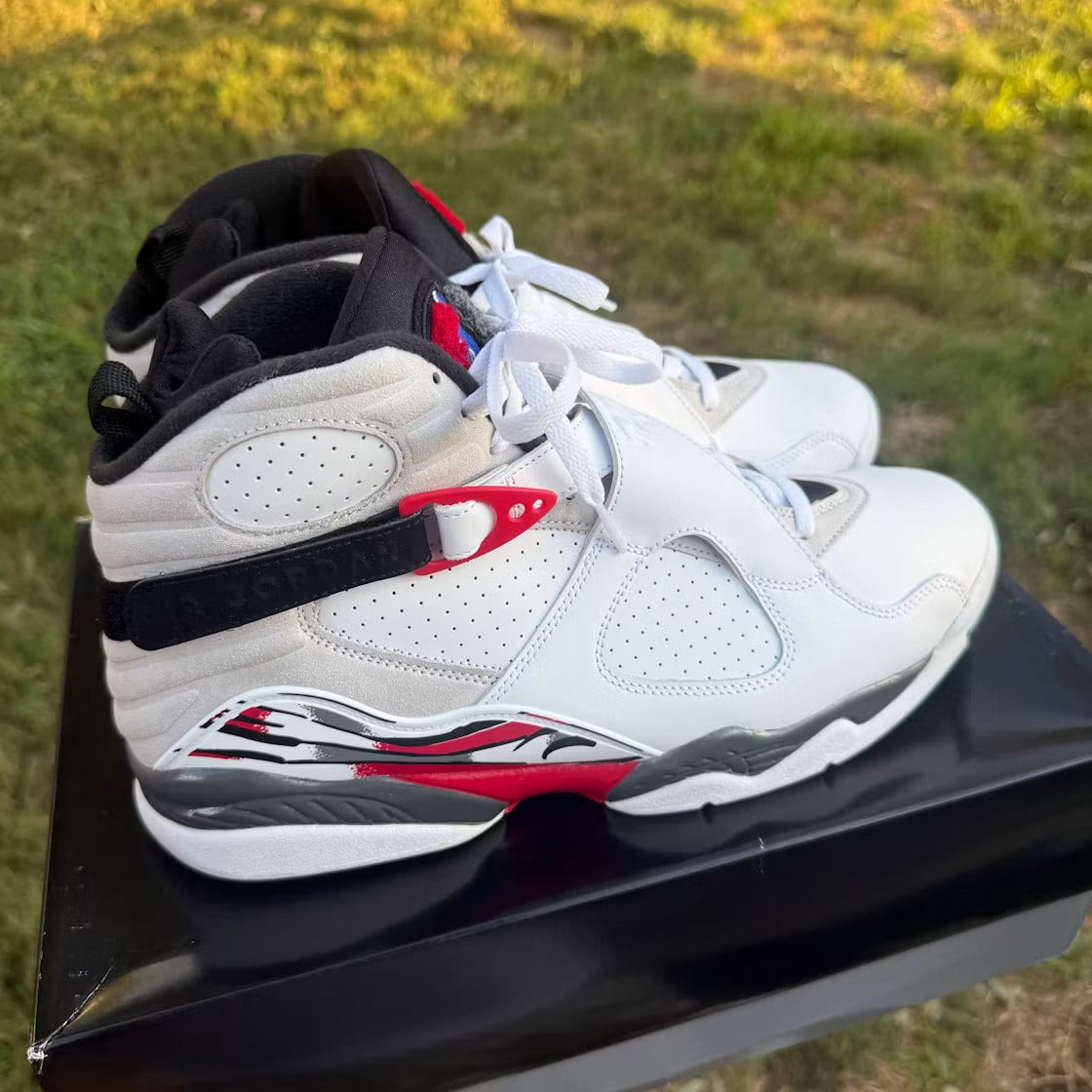 Air Jordan 8 Retro White True Red (2025) product image 2, provided for visual reference and product detail review
