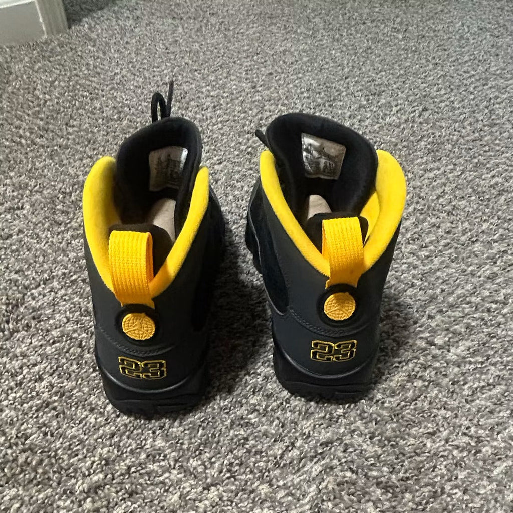 Air Jordan 9 Retro Dark Charcoal University Gold product image 2, provided for visual reference and product detail review