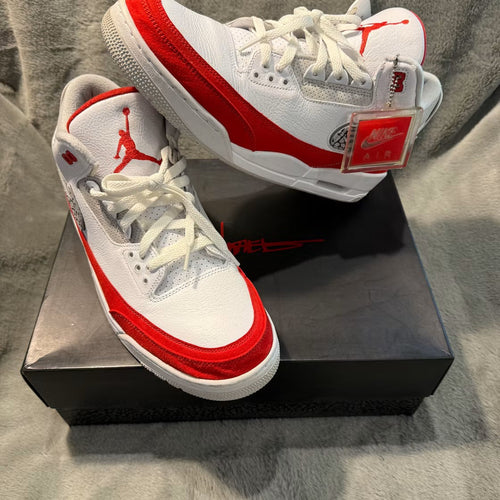 Air Jordan 3 Retro Tinker White University Red product image 2, provided for visual reference and product detail review