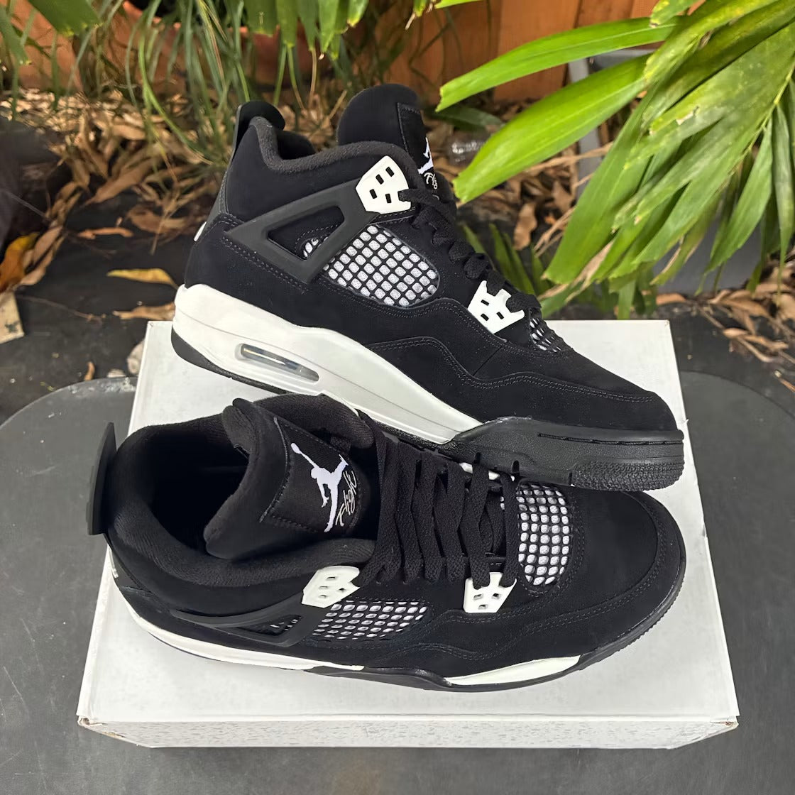 Air Jordan 4 Retro White Thunder (GS) product image 6, provided for visual reference and product detail review