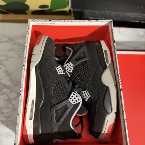 Air Jordan 4 Retro Bred (2019) product image 2, provided for visual reference and product detail review