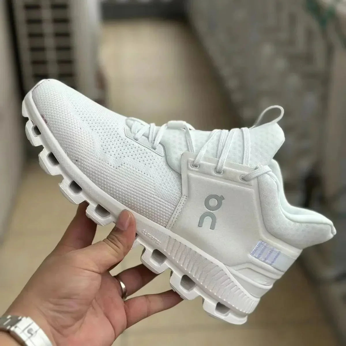 On Cloud Hi Edge Lifestyle Sneakers product image 4, provided for visual reference and product detail review