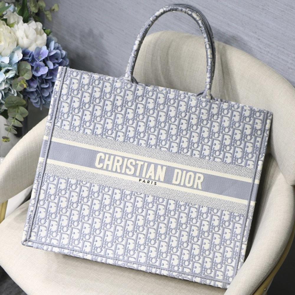 Dior Book Tote product image 1, provided for visual reference and product detail review