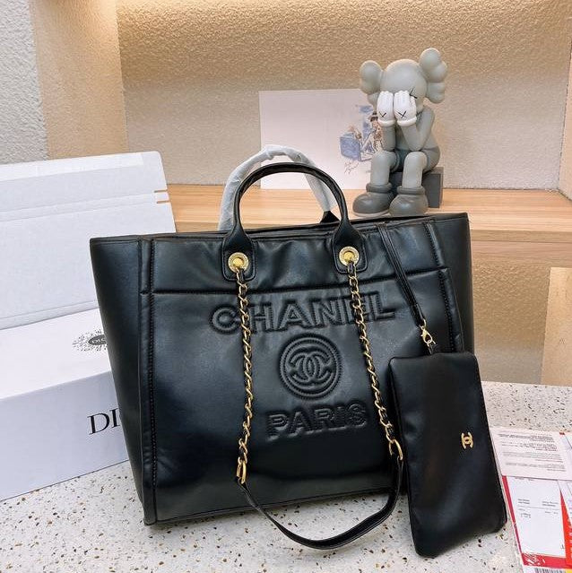 Chanel Deauville Em Couro Preta Italiana Bag - Black product image 9, provided for visual reference and product detail review