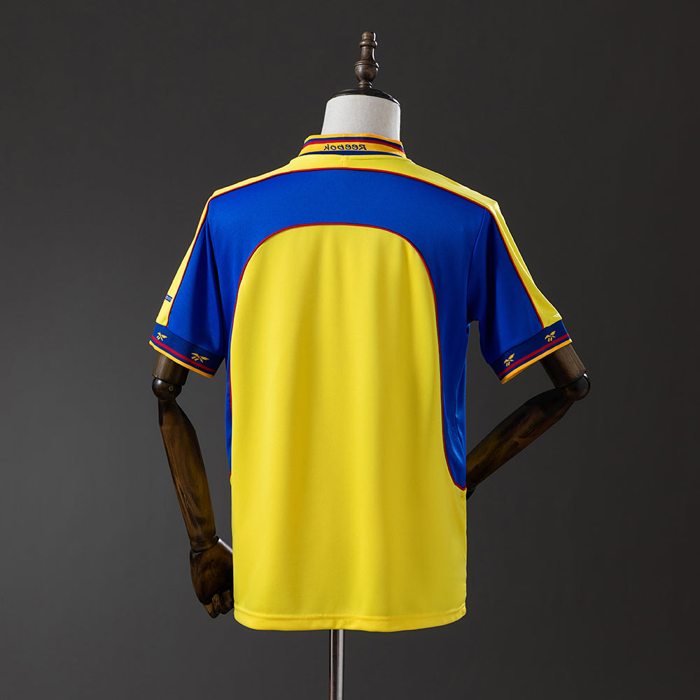 Colombia Jersey 2001-02 Home Retro Football Kit product image 2