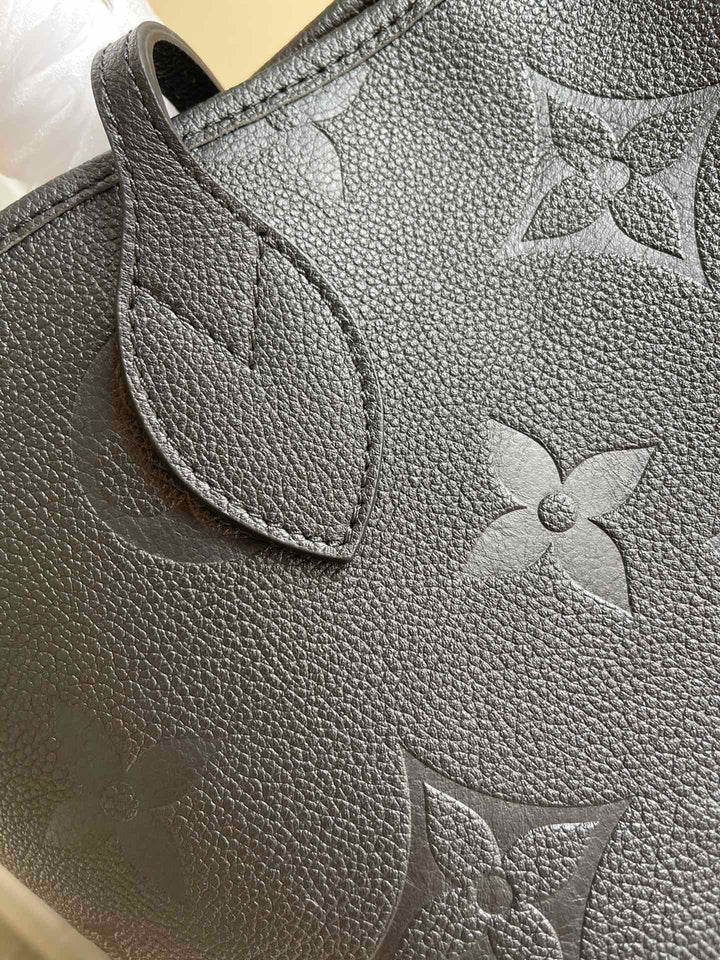 Louis Vuitton Neverfull MM Tote Bag - Black product image 6, provided for visual reference and product detail review