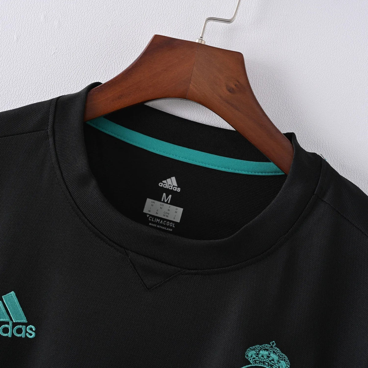 Retro-Real-Madrid-Away-Kit-17/18-Football-Jersey product image 6