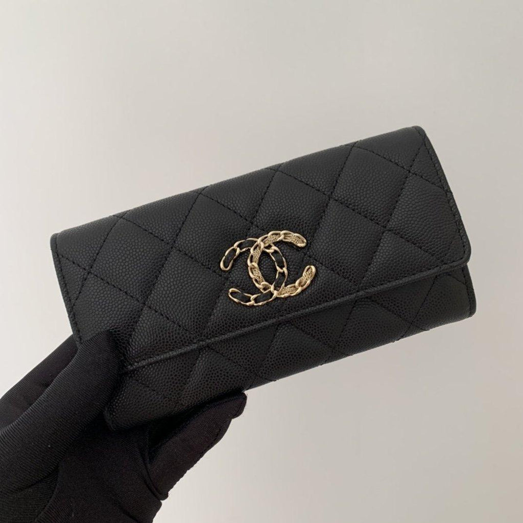 Chanel Caviar Quilted Gusset Flap Wallet product image 3, provided for visual reference and product detail review