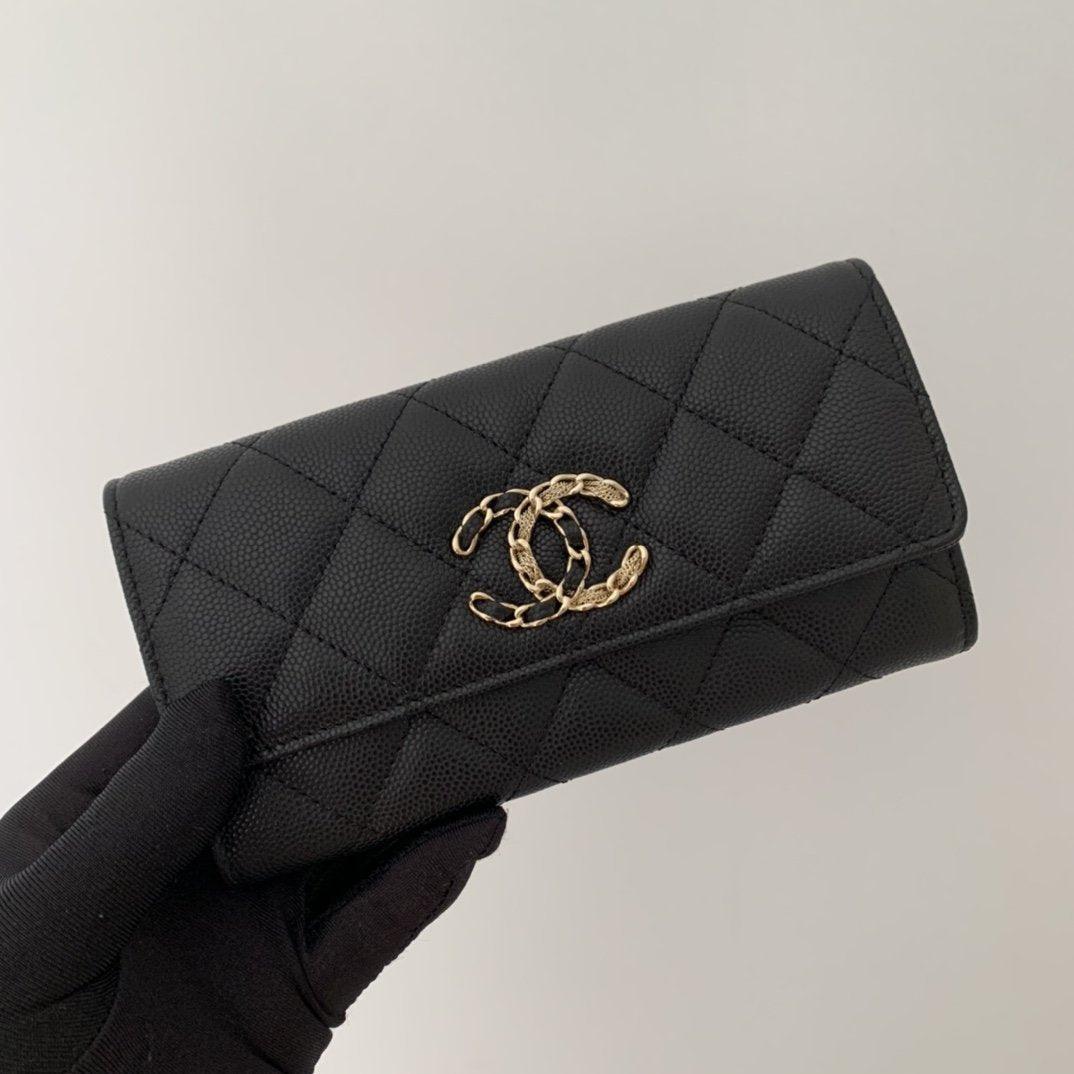 Chanel Caviar Quilted Gusset Flap Wallet product image 3, provided for visual reference and product detail review